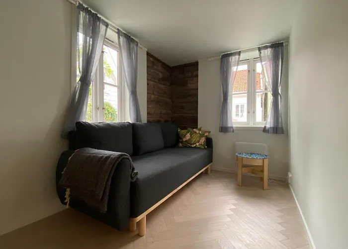 Entire Renovated From 1780 With Kitchen, Bath, Bedroom, And Living In Skuteviken * Bergen