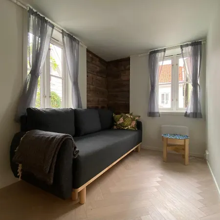 Entire Renovated Apartment From 1780 With Kitchen, Bath, Bedroom, And Living Room In Skuteviken * Bergen