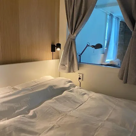 Entire Renovated From 1780 With Kitchen, Bath, Bedroom, And Living In Skuteviken Appartement Bergen