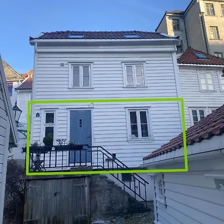 Apartment Entire Renovated Apartment From 1780 With Kitchen, Bath, Bedroom, And Living Room In Skuteviken *
