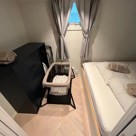 Entire Renovated Apartment From 1780 With Kitchen, Bath, Bedroom, And Living Room In Skuteviken