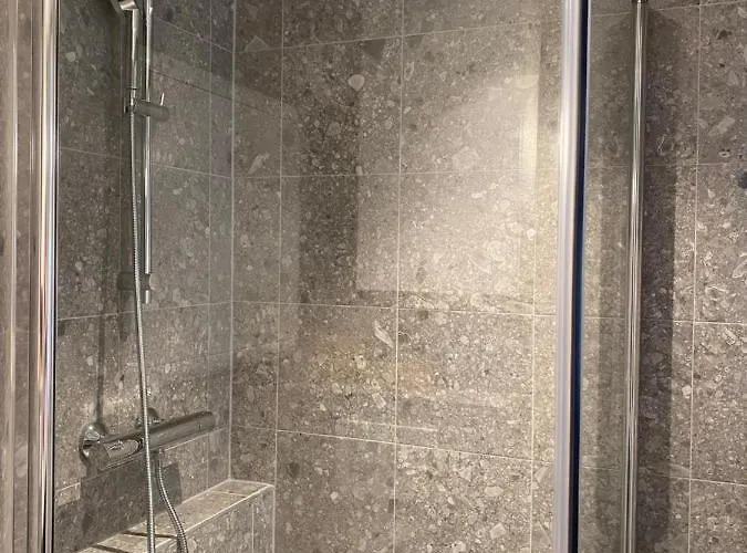 Entire Renovated From 1780 With Kitchen, Bath, Bedroom, And Living In Skuteviken *