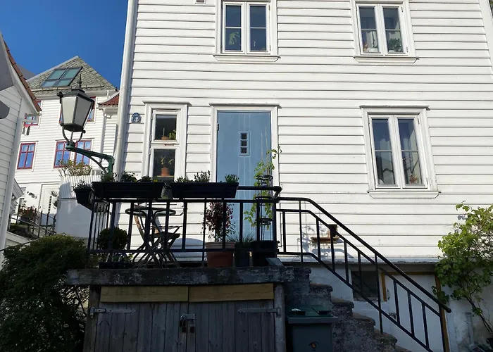 Apartman Entire Renovated From 1780 With Kitchen, Bath, Bedroom, And Living In Skuteviken Bergen