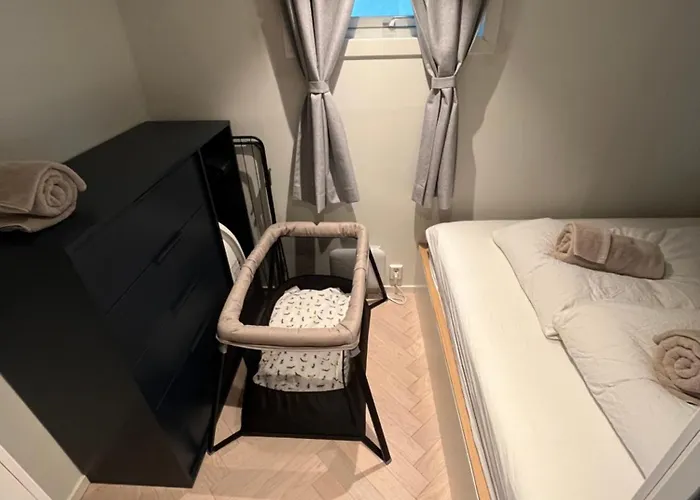 Entire Renovated Apartment From 1780 With Kitchen, Bath, Bedroom, And Living Room In Skuteviken