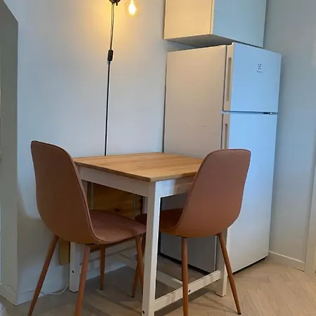 Entire Renovated From 1780 With Kitchen, Bath, Bedroom, And Living In Skuteviken Apartman *