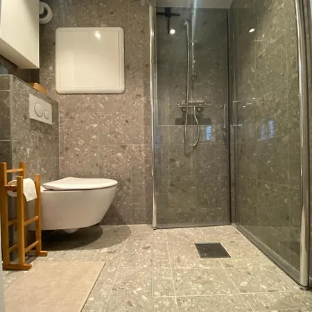 Apartman Entire Renovated From 1780 With Kitchen, Bath, Bedroom, And Living In Skuteviken