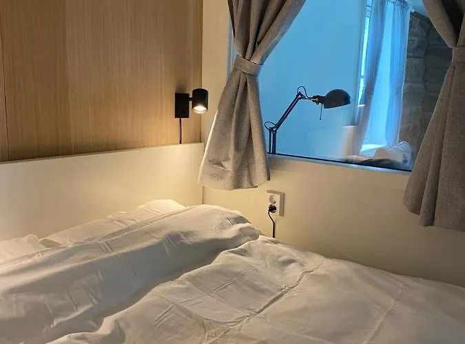 Entire Renovated From 1780 With Kitchen, Bath, Bedroom, And Living In Skuteviken Apartamento Bergen